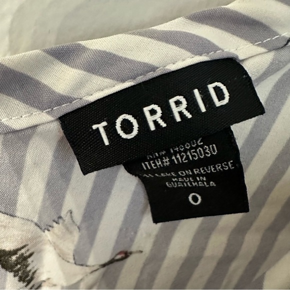 Torrid Geese Striped Women’s Grey & White Sleeveless Blouse Sz 0, L, 12 GUC - Picture 5 of 7